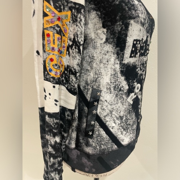 Black and White Bomber Jacket with High Collar and Graphic Design - Picture 6 of 9